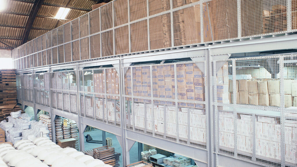 Porta paletes, flow racks e mezaninos aplicados